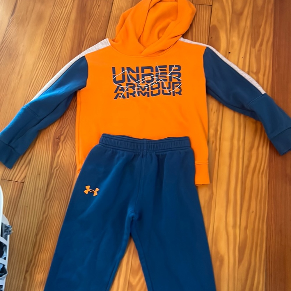 Kids size 6 underarmor outfit EUC